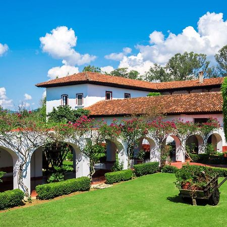 ホテル ベスト ウェスタン プラス ポサダ デ ドン バスコ パツクアロ エクステリア 写真 The Hacienda Santa Barbara