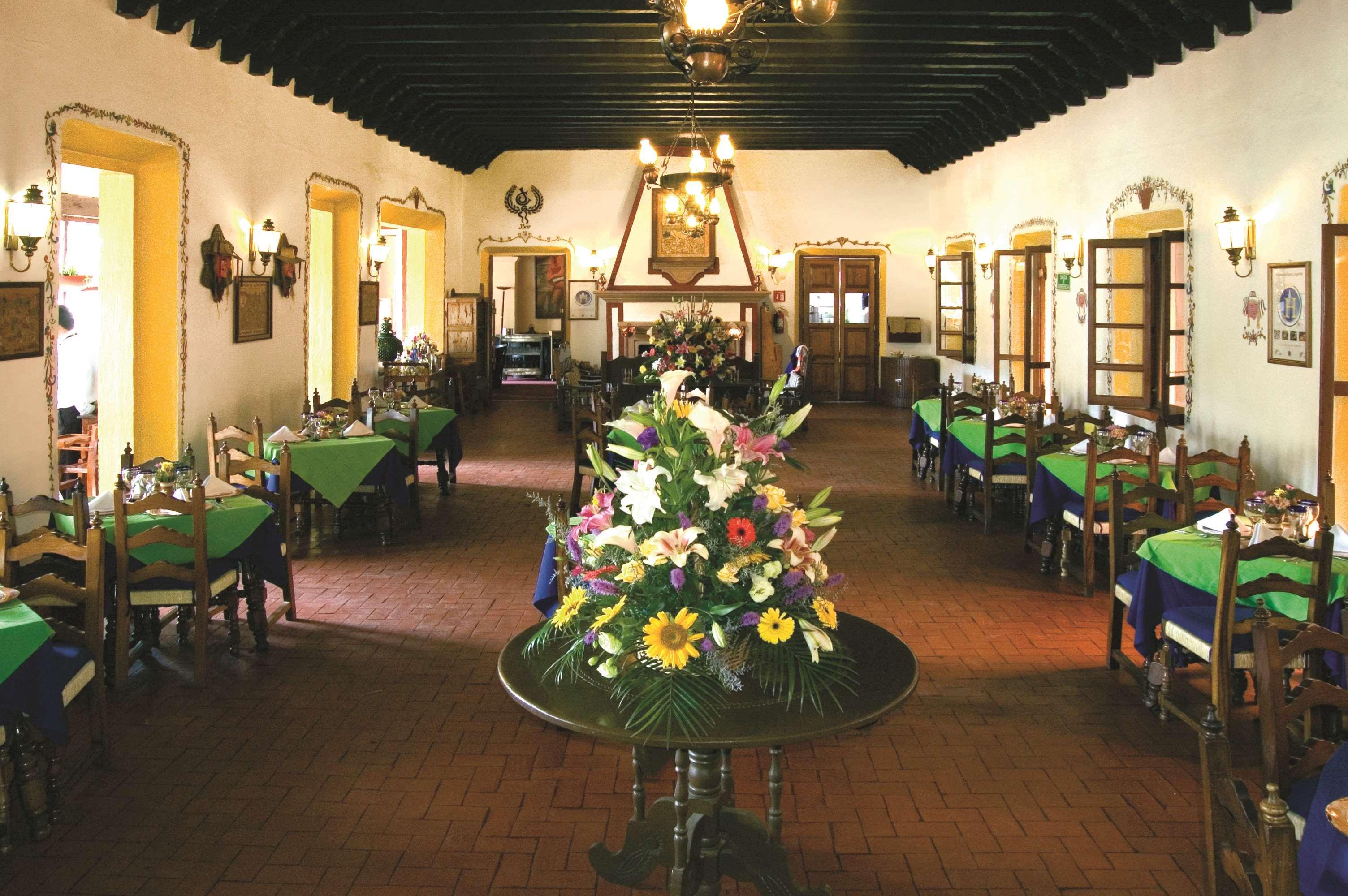 ホテル ベスト ウェスタン プラス ポサダ デ ドン バスコ パツクアロ レストラン 写真