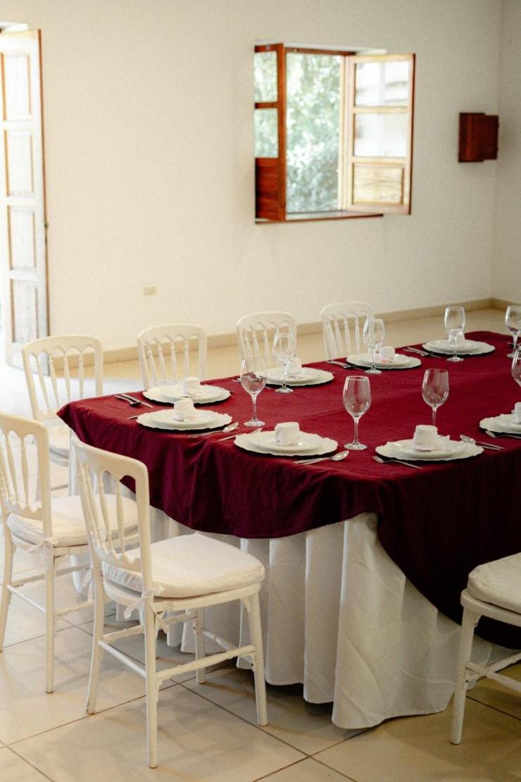 ホテル ベスト ウェスタン プラス ポサダ デ ドン バスコ パツクアロ エクステリア 写真 A table set for a meal