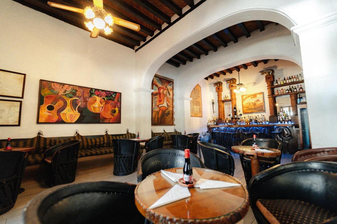 ホテル ベスト ウェスタン プラス ポサダ デ ドン バスコ パツクアロ エクステリア 写真 Interior of the restaurant