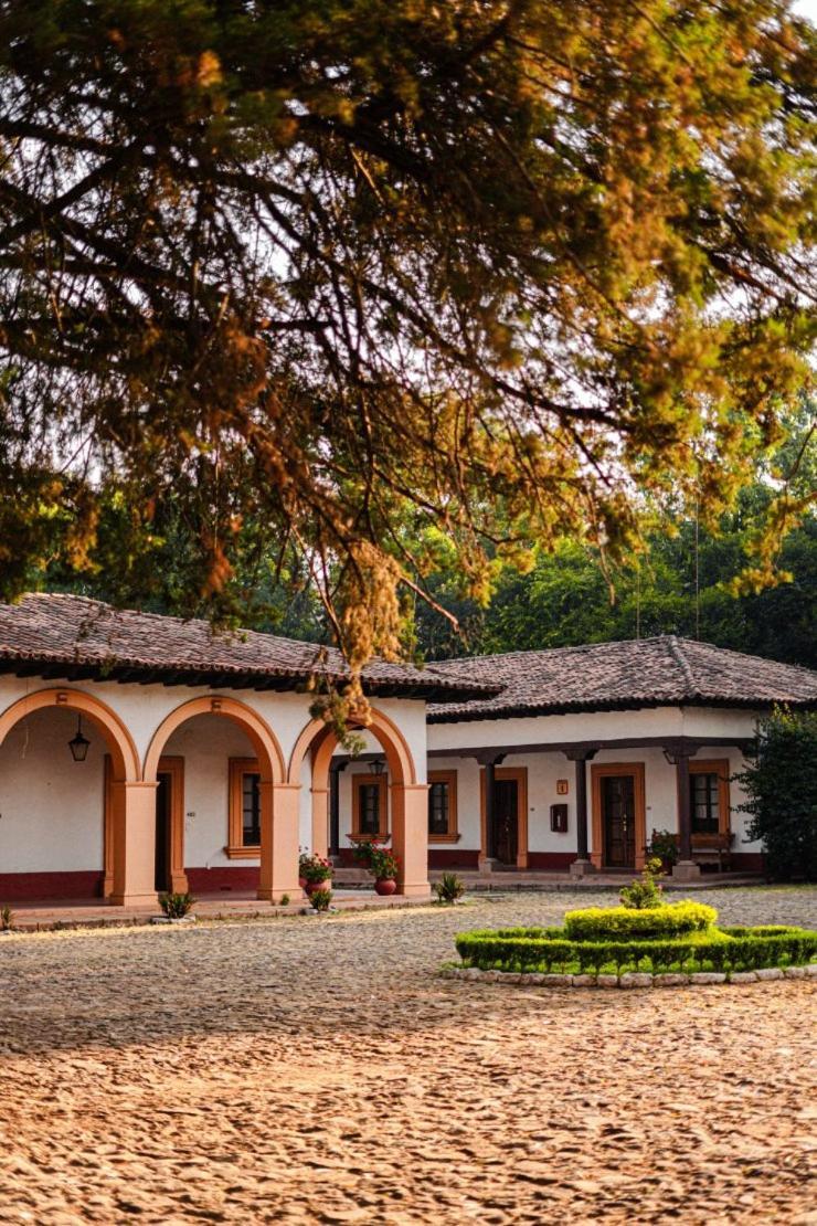 ホテル ベスト ウェスタン プラス ポサダ デ ドン バスコ パツクアロ エクステリア 写真 The house of the writer in the village of Popovac